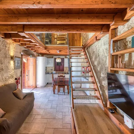 Stone With Private Courtyard In Qawra *