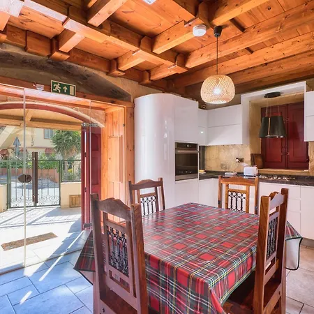 Appartamento Stone With Private Courtyard In Qawra *