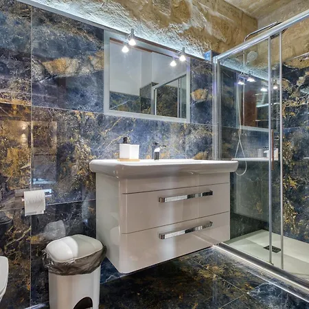 Appartamento Stone With Private Courtyard In Qawra