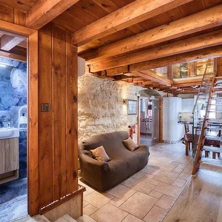 Appartamento Stone With Private Courtyard In Qawra St. Paul's Bay